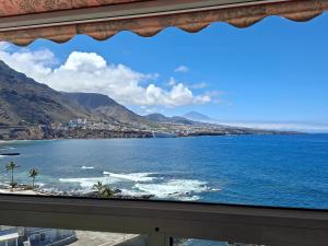 Beautiful oceanfront studio with private parking