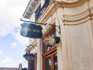The Eastbrook Pub & Hotel