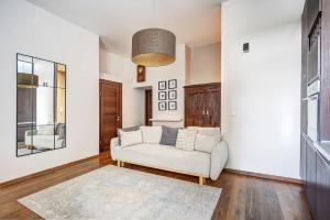 Domillion Quiet 2bdr apt w panorama & balcony B83