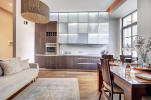 Domillion Quiet 2bdr apt w panorama & balcony B83