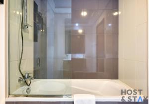 Serene 1 BR in Damac Hills - Host & Stay