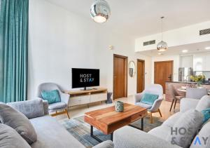 Serene 1 BR in Damac Hills - Host & Stay