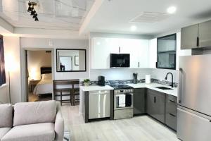 Modern High-Rise Apartment - 4