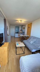 Studio 5 min centre Font-Romeu baignoire balcon