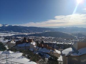 Studio 5 min centre Font-Romeu baignoire balcon