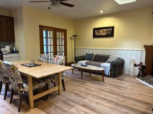 Maple Tree Oasis 2 bedroom in Pickering - Ubytování bez kategorie ve městě Pickering