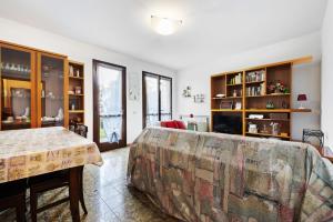 Gardoncino apartment with pool