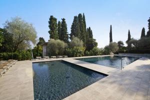 Gardoncino apartment with pool
