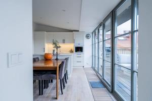 Domillion Amazing 3bdr Penthouse with Terrace MZ28