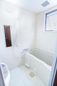 Room 303, a 6-minute walk from Tokyo Koiwa Station Direct connected to Shinjuku and Akihabara Stations Comfortable one-bedroom apartment with separate wet and dry areas