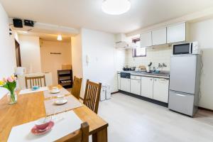 Room 303, a 6-minute walk from Tokyo Koiwa Station Direct connected to Shinjuku and Akihabara Stations Comfortable one-bedroom apartment with separate wet and dry areas