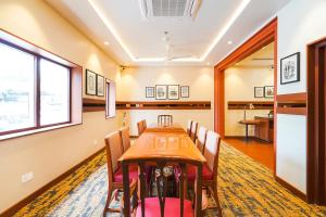 FabHotel The Dayal - 24 kms from Delhi Gate, 5 kms from Agra Fort