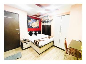 Asmit আসমিত Kolkata Full AC Room