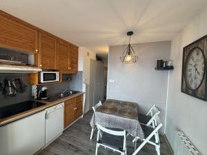 Appartement cosy pour 4 pers. avec balcon, parking et accès facile aux pistes - Alpe dHuez - FR-1-405-173