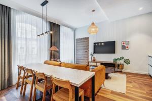 Domillion 5bdr Modern Urban Fourplex So1F