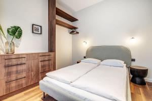 Domillion 5bdr Modern Urban Fourplex So1F