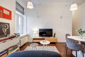 Domillion 2bdr Bright&Central apt PA227