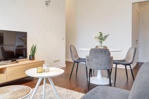 Domillion 2bdr Bright&Central apt PA227