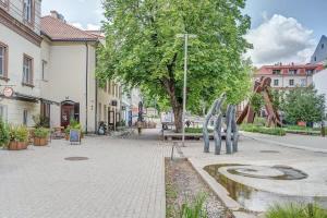 Domillion new Provence 3bdr 2bath w parking P365