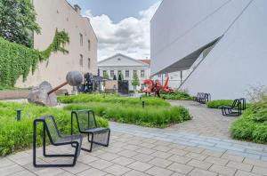 Domillion new Provence 3bdr 2bath w parking P365