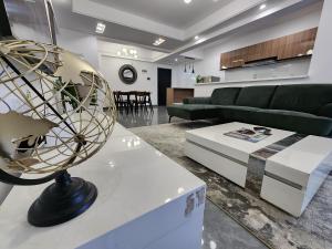 Cozy and homely 2-Bedroom Furnished Suite near Riverside square at Winchester Gardens Riverside Drive