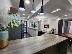 Cozy and homely 2-Bedroom Furnished Suite near Riverside square at Winchester Gardens Riverside Drive