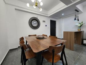 Cozy and homely 2-Bedroom Furnished Suite near Riverside square at Winchester Gardens Riverside Drive