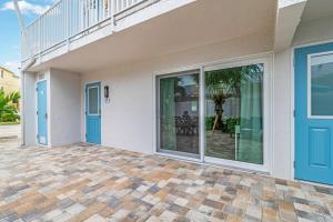 Sea Dream - Pet Friendly, Located in Siesta Key Village, Steps to Siesta Key Beach!
