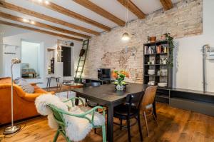 Domillion 1bdr unique and warm Old Town apt Tr41