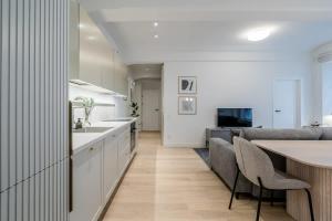 Domillion 3bdr 2 baths Bright and Spacious apt P99