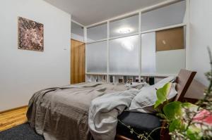 Domillion 1bdr Traku str apt&free parking Tr135