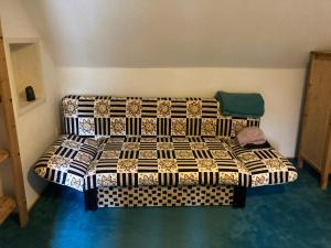 Ruhiges ganzes Apartment Self Check-in 45 m zwei Zimmer Groses Bad Badewanne Kochnische