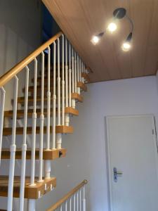 Ruhiges ganzes Apartment Self Check-in 45 m zwei Zimmer Groses Bad Badewanne Kochnische