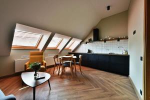 Domillion New Modern Old town apt 16 ppl U2C1