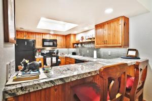 Park Station 3 min walk to Town Lift and Main St