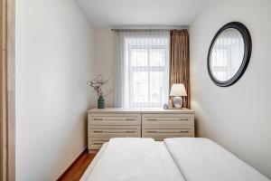 Domillion New Old Town Amber 1bdr Z1B4