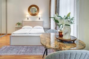 Domillion New Old Town Amber studio Z1B3