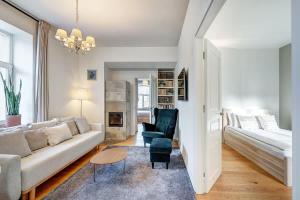 Domillion 2bdr Bright&Colorful old town apt Z35