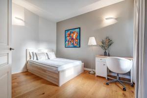 Domillion 2bdr Bright&Colorful old town apt Z35