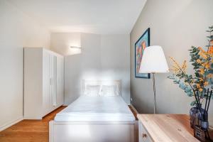 Domillion 2bdr Bright&Colorful old town apt Z35