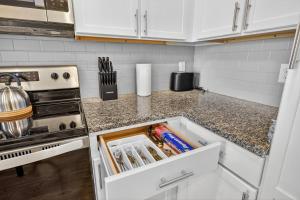 2 BR Apt |King Bed |Pool |Gym| Clse 2 BeachMayo