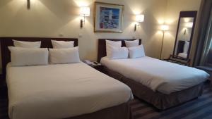Superior Family Room room in Hotel Saint Cyr Etoile