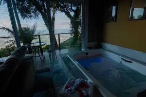 Cabana romântica com Jacuzzi ao lado de Gramado