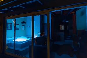 Cabana romântica com Jacuzzi ao lado de Gramado