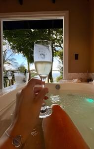 Cabana romântica com Jacuzzi ao lado de Gramado