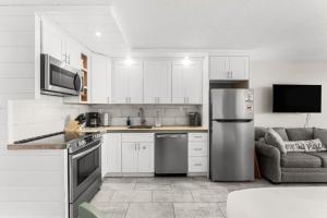 Top of the Gulf 506 Beachfront & Free Beach Chairs