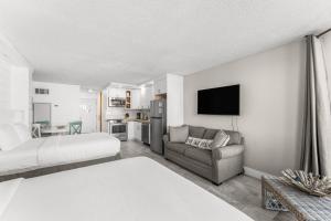 Top of the Gulf 506 Beachfront & Free Beach Chairs