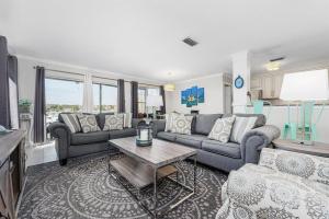 Pelican Cliff breathtaking view less than a mile to beach