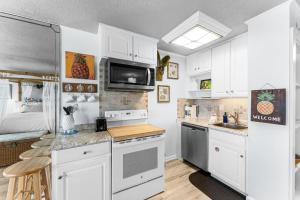 Top of the Gulf 620 Beachfront Couples Retreat