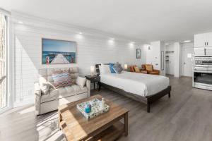 Renovated Beach Front Ocean View Condo TOG 723